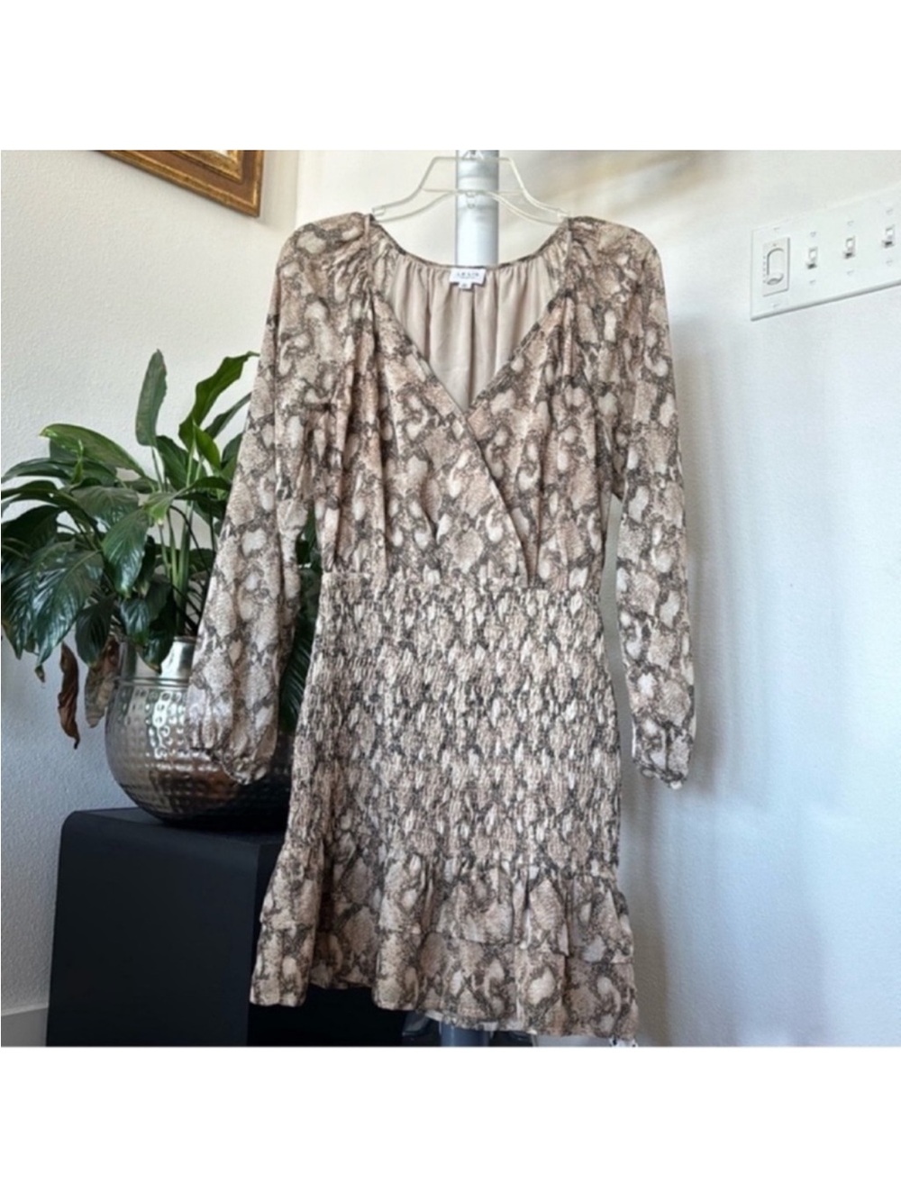 Le Lis Chiffon Snake Print Mini Dress Sz M V Neck Ruffle Hem  Smocked Skirt